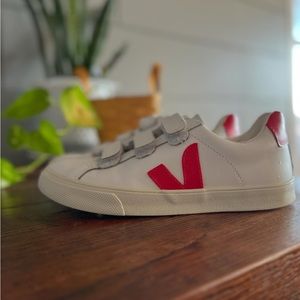 Veja 3 lock Velcro sneakers sz 5